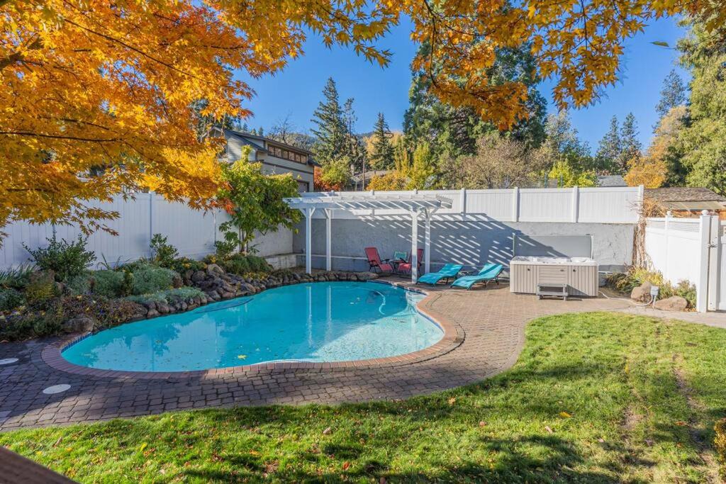 Photo of Outdoor in Ashland