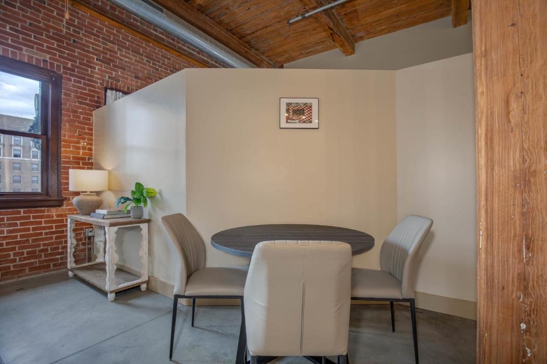 Photo of Livingroom in Downtown West