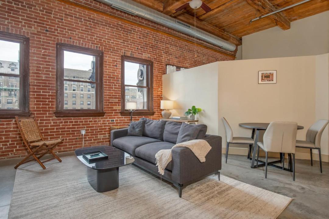Photo of Livingroom in Downtown West
