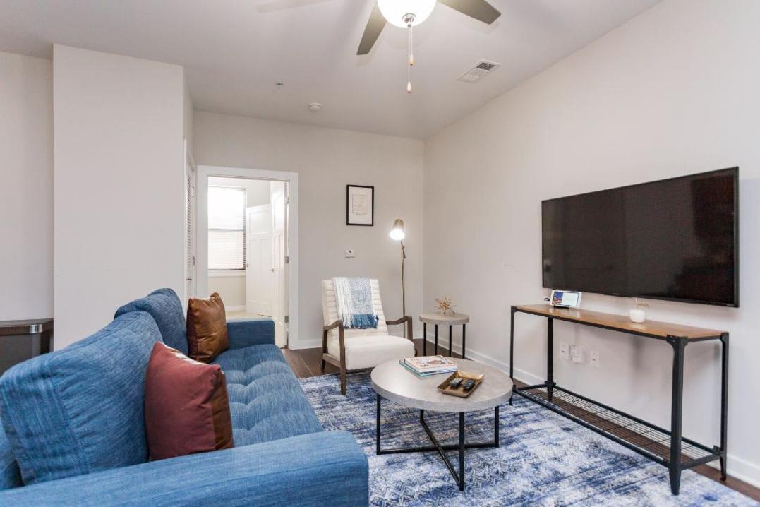 Photo of Livingroom in Music Row