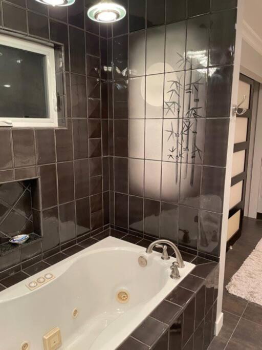 Photo of Bathroom in Belmont Shore