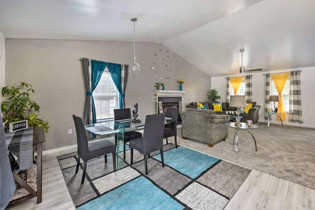 Photo of Livingroom in East Highland Park