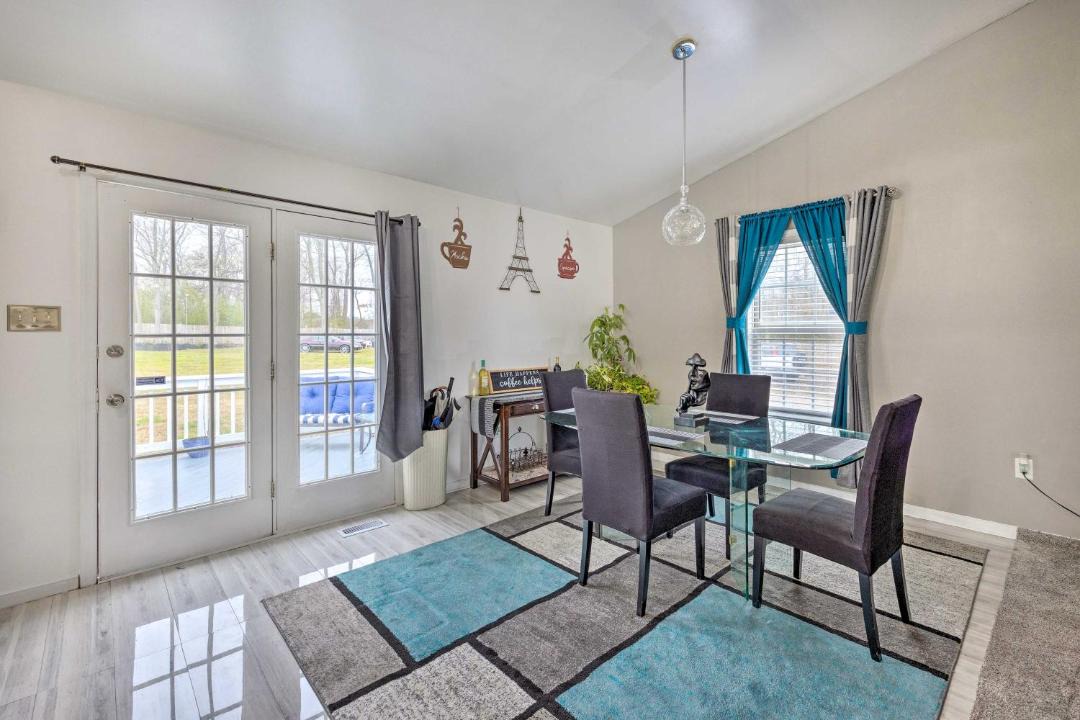 Photo of Livingroom in East Highland Park