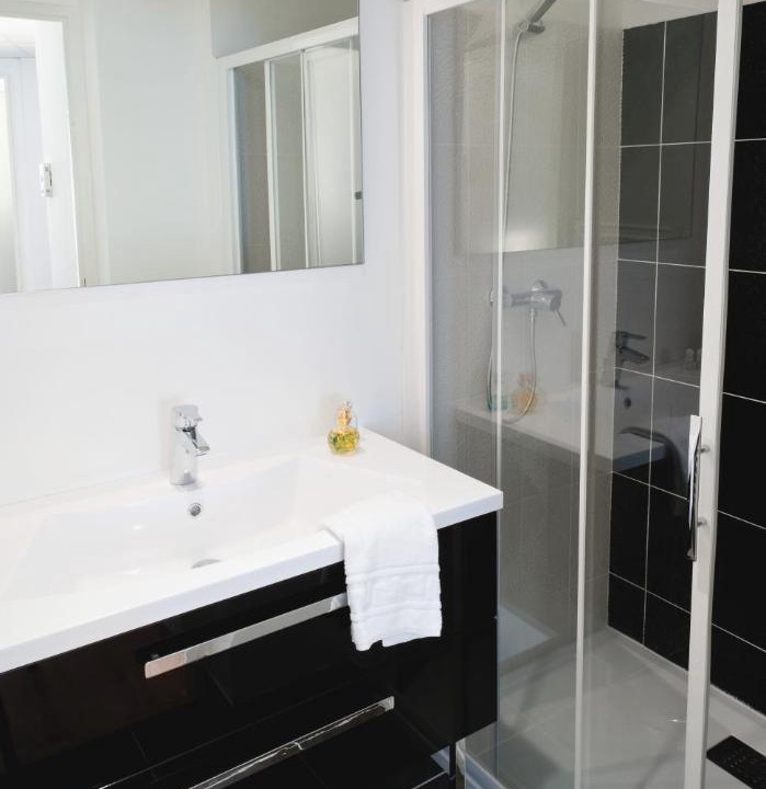 Photo of Bathroom in Talence