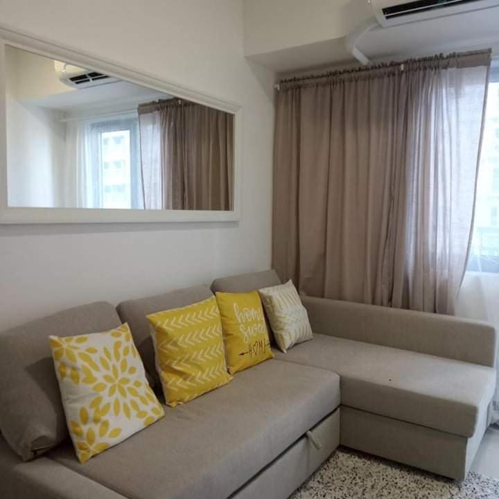 Photo of Livingroom in Highway Hills
