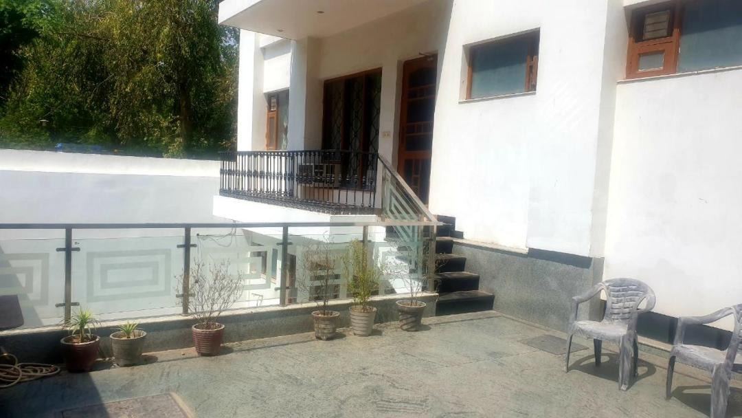 Photo of Buildings in Sector 17
