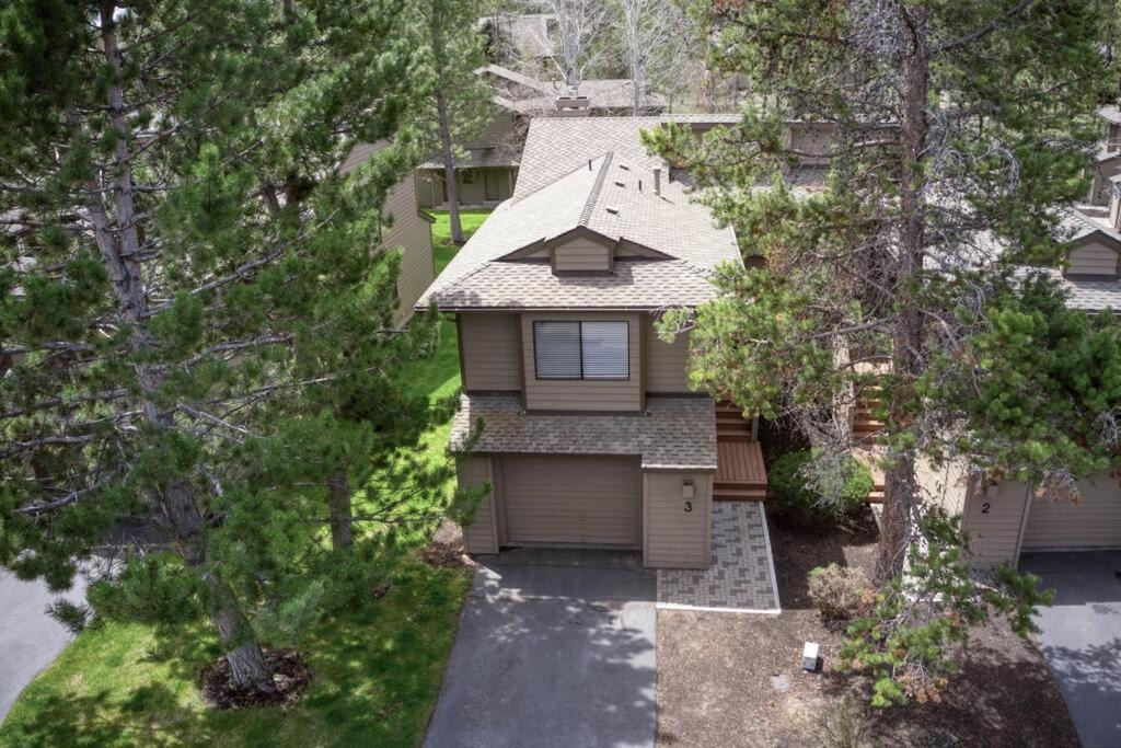 Photo of Buildings in Sunriver