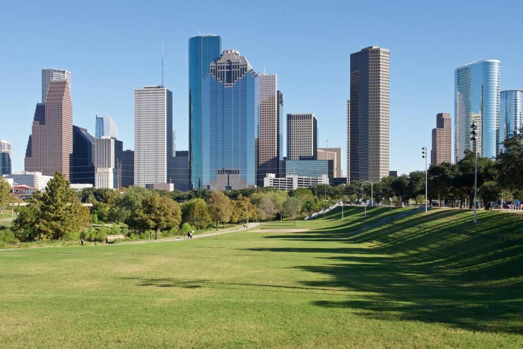 Photo of Buildings in Montrose