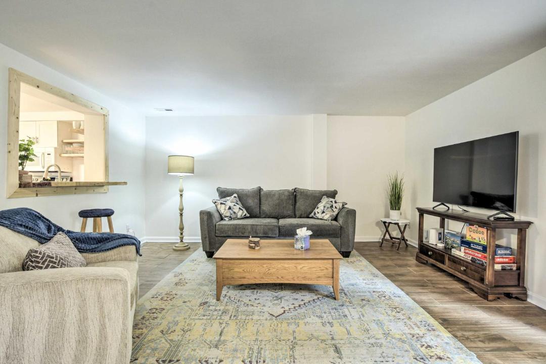 Photo of Livingroom in Taylor's Pond