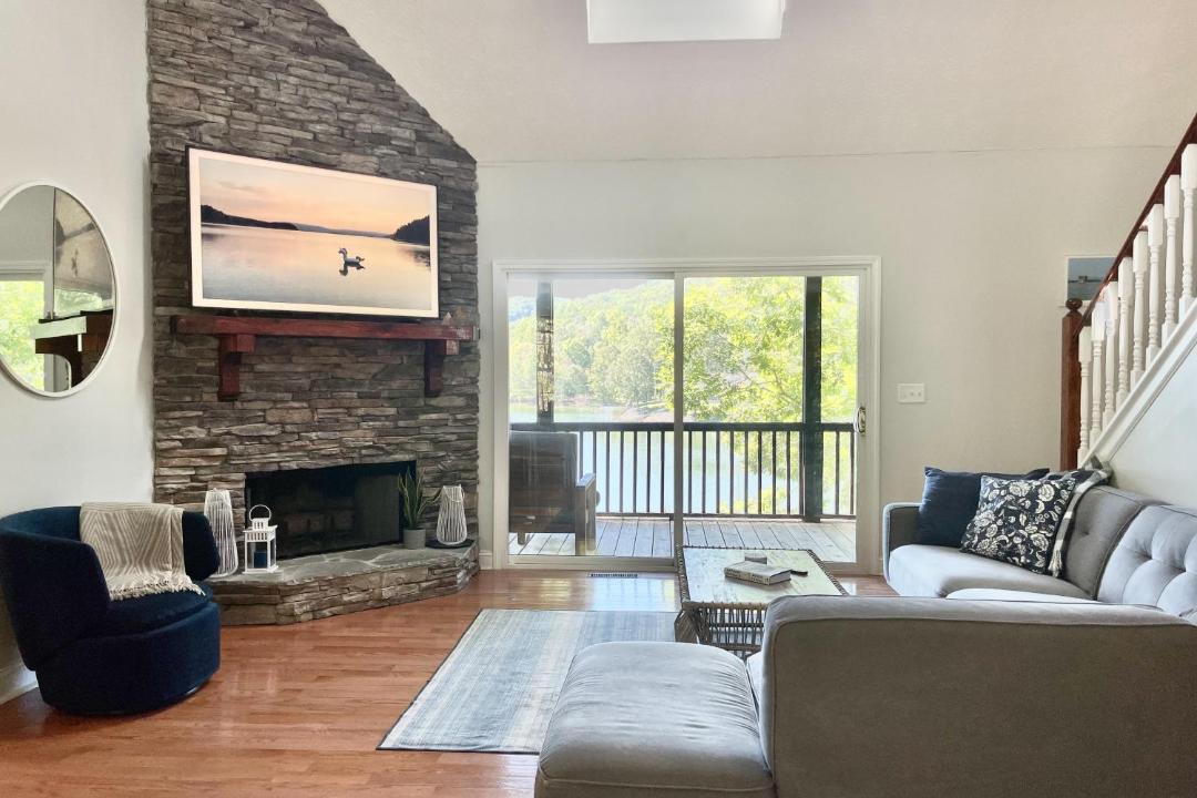 Photo of Livingroom in Hiawassee