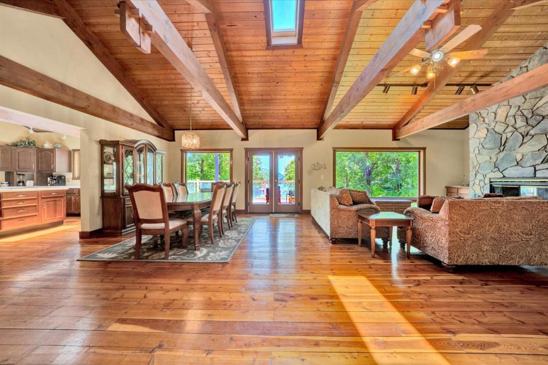 Photo of Livingroom in Huddleston