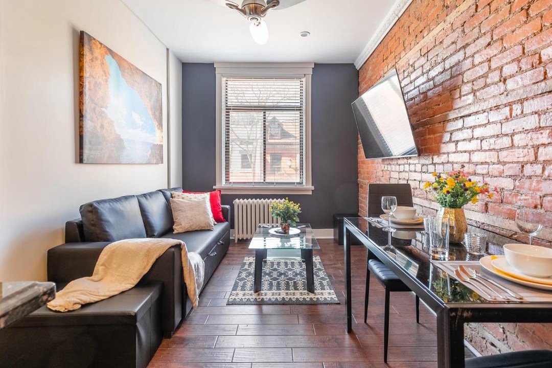 Photo of Livingroom in Central Hamilton