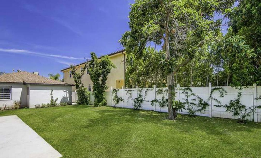 Photo of Buildings in Encino