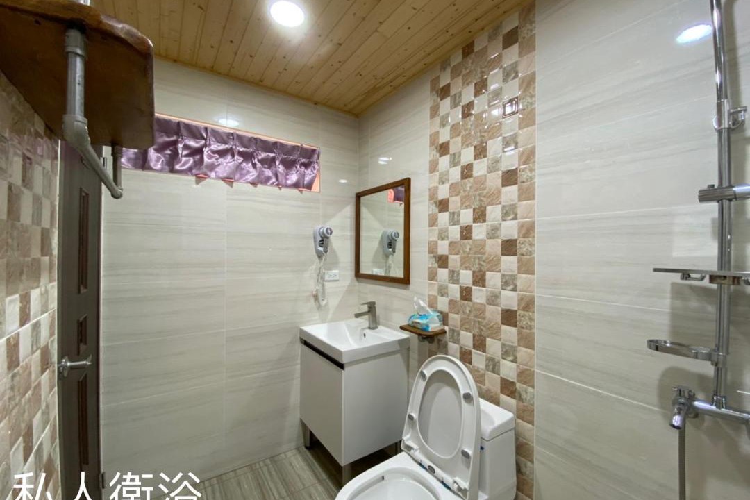 Photo of Bathroom in Linbian