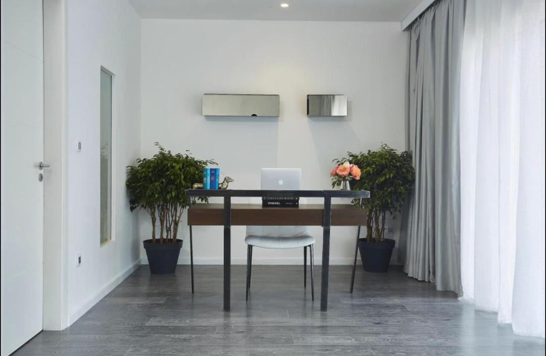 Photo of Livingroom in North Ridge