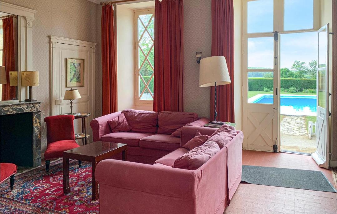Photo of Livingroom in Saint-Michel-de-Chavaignes