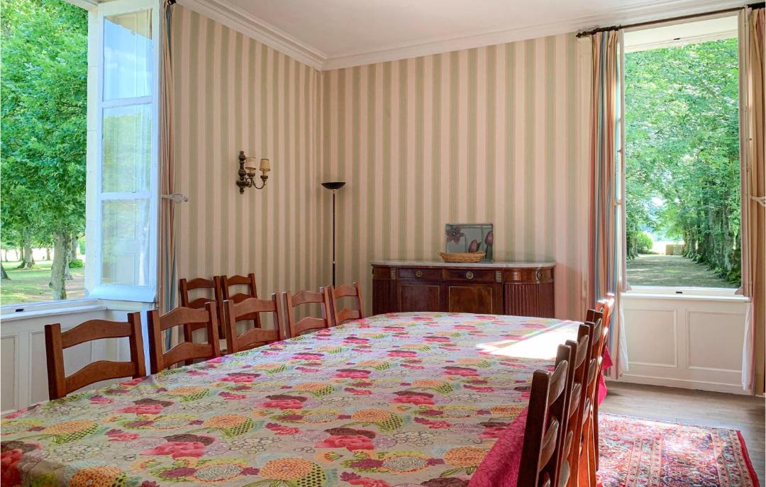 Photo of Bedroom in Saint-Michel-de-Chavaignes