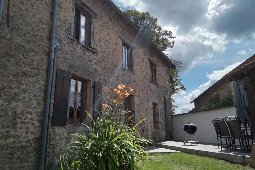 Photo of Buildings in Arrenes