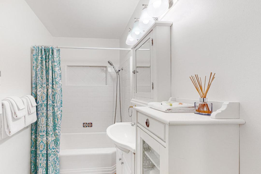 Photo of Bathroom in Sam Hughes