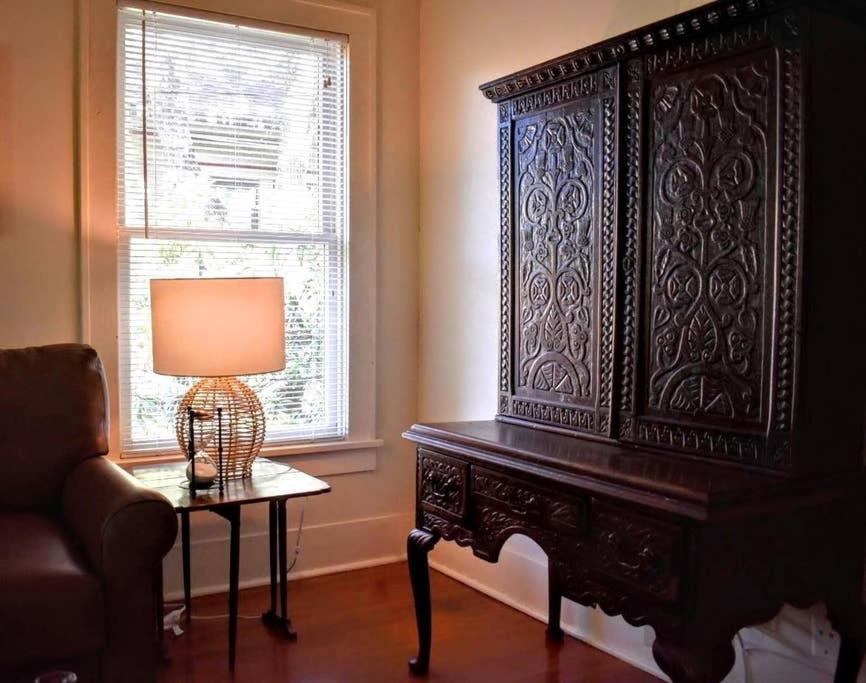 Photo of Livingroom in Neartown