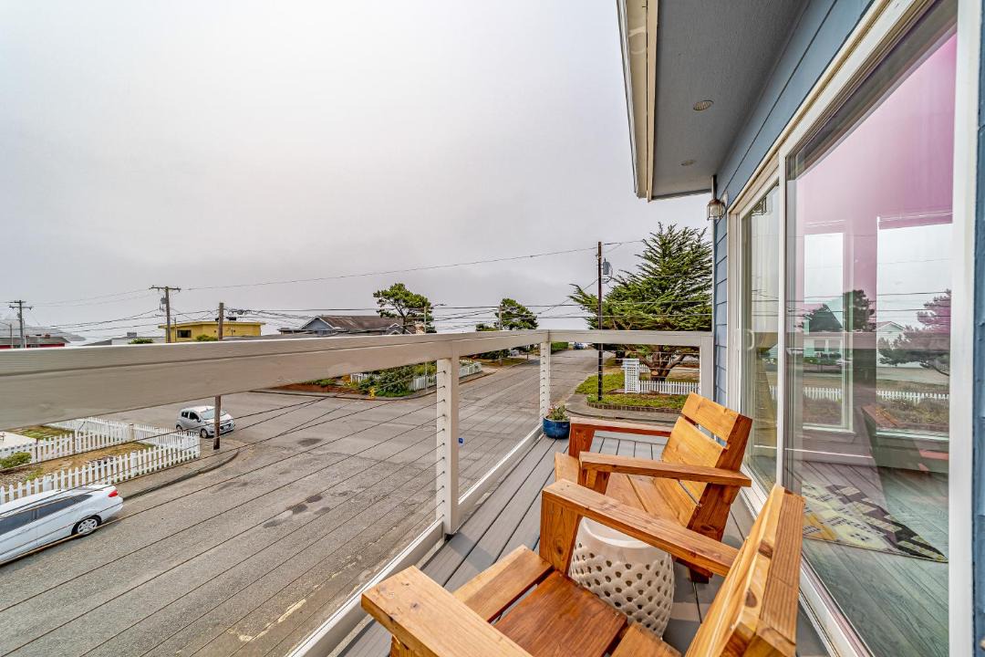 Photo of Patio Balcony in Crescent City