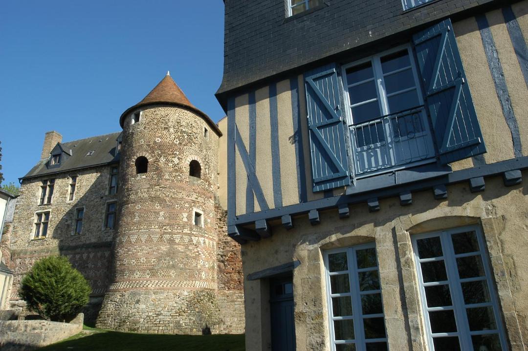 Photo of Buildings in Flore