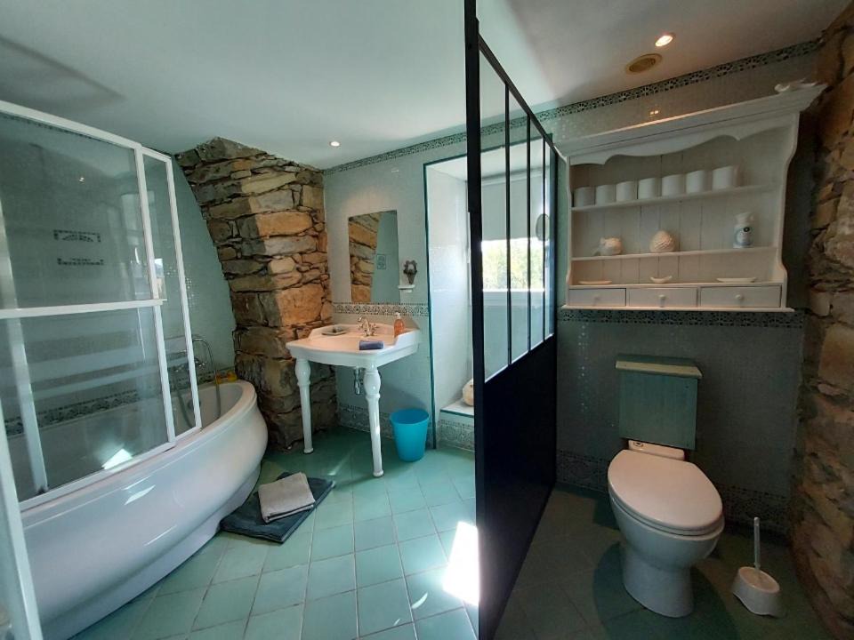 Photo of Bathroom in Saint-Jean-et-Saint-Paul