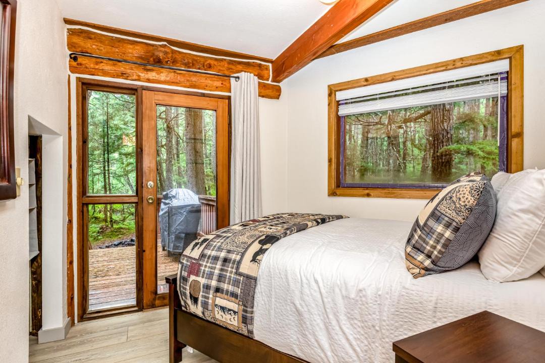 Photo of Bedroom in Girdwood