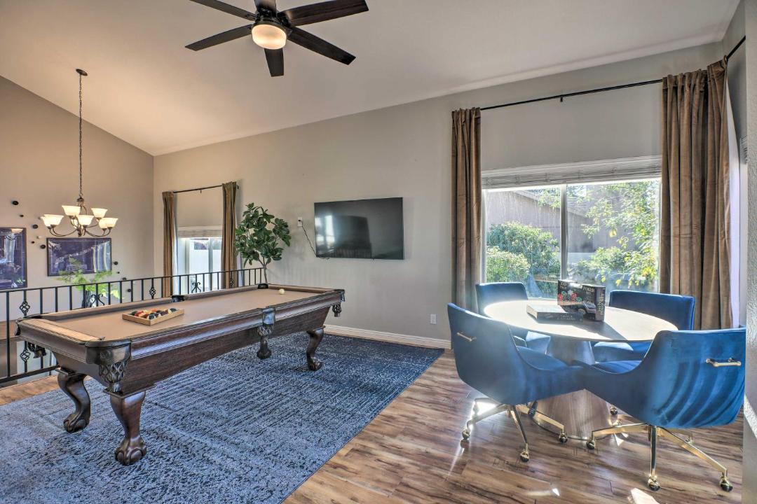 Photo of Livingroom in Paradise Valley Village