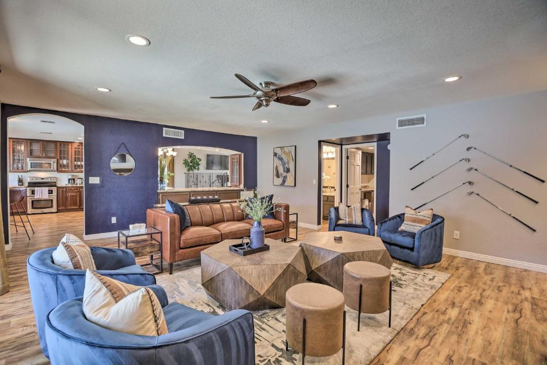 Photo of Livingroom in Paradise Valley Village