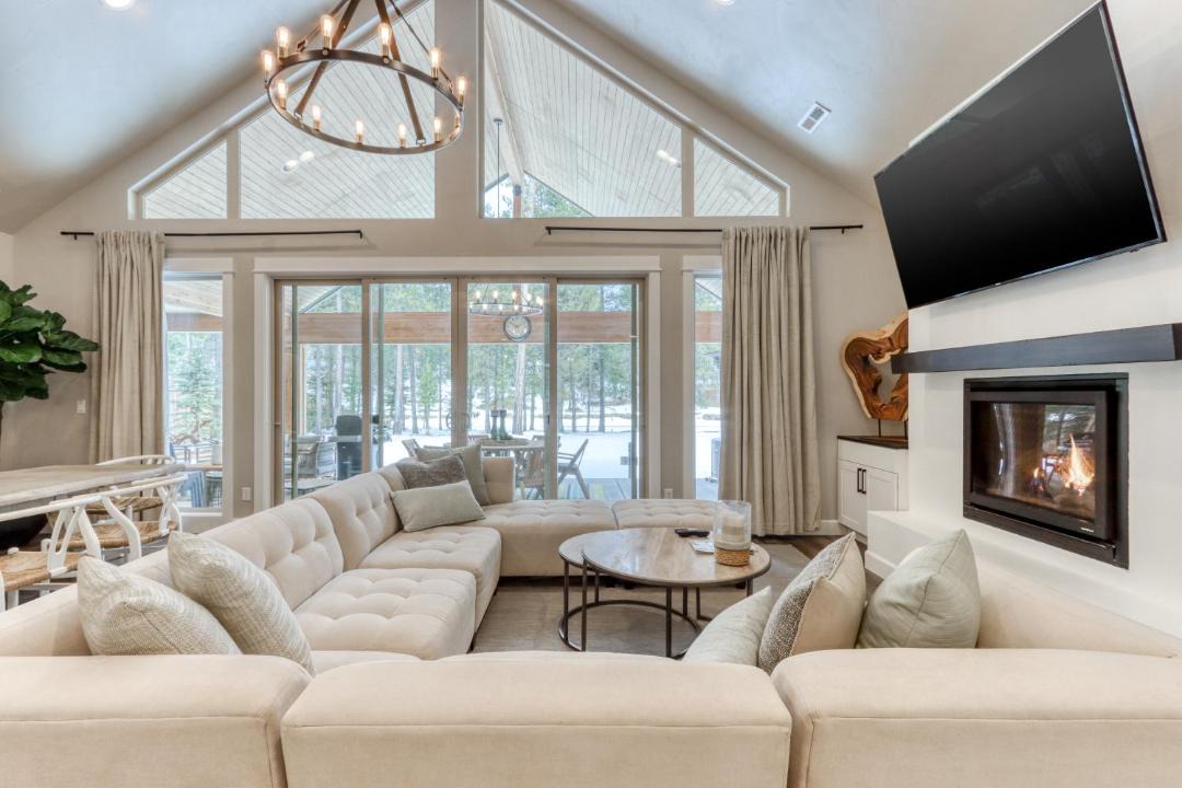 Photo of Livingroom in Oregon Water Wonderland