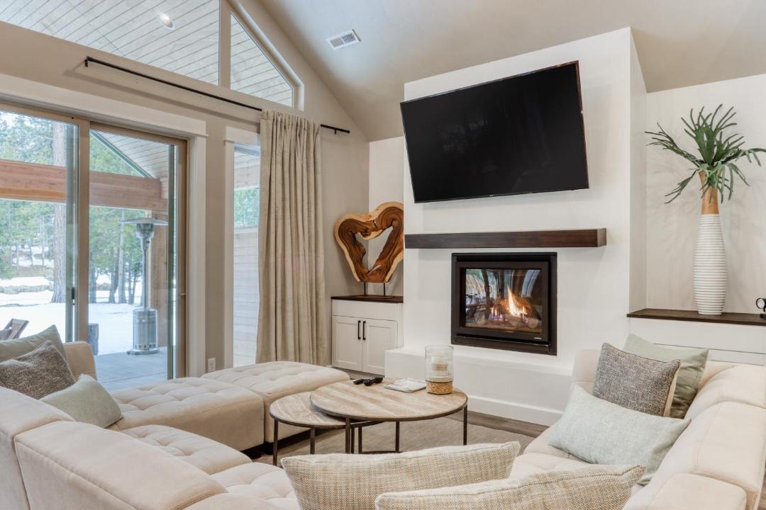 Photo of Livingroom in Oregon Water Wonderland