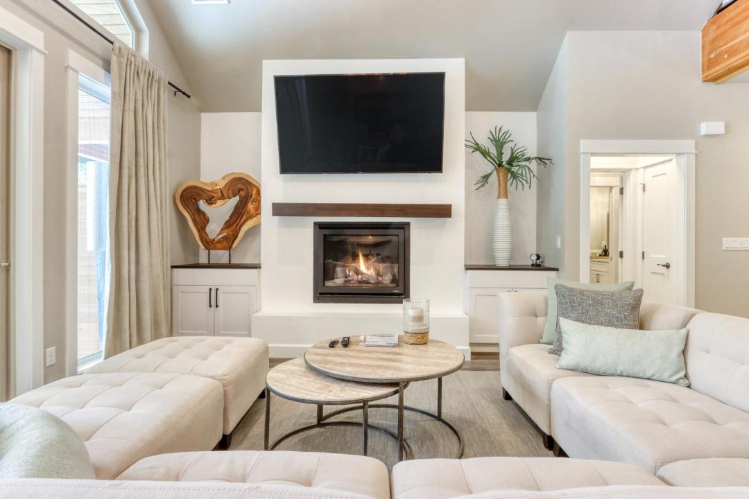 Photo of Livingroom in Oregon Water Wonderland