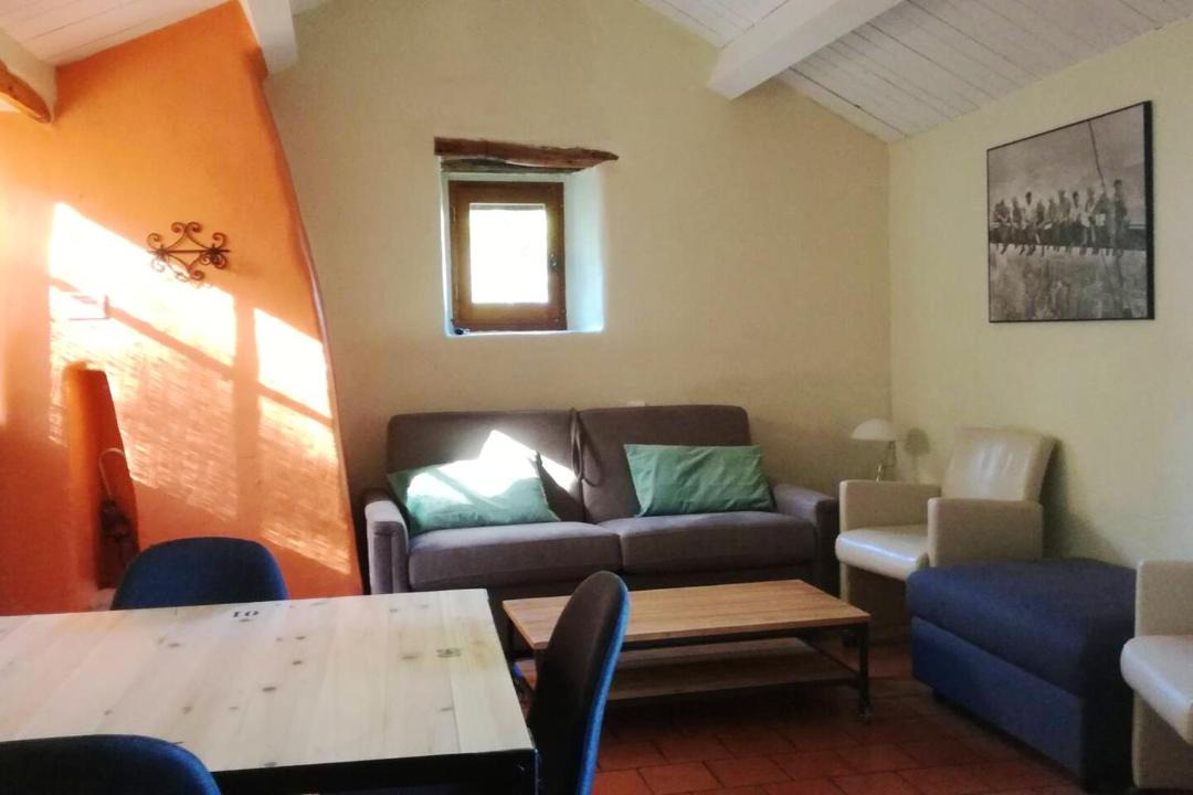 Photo of Livingroom in Saint-Georges-de-Luzencon