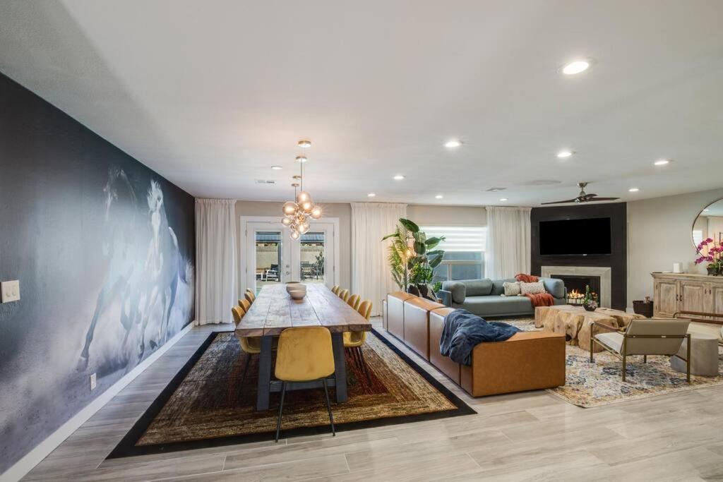 Photo of Livingroom in Paradise Valley Village