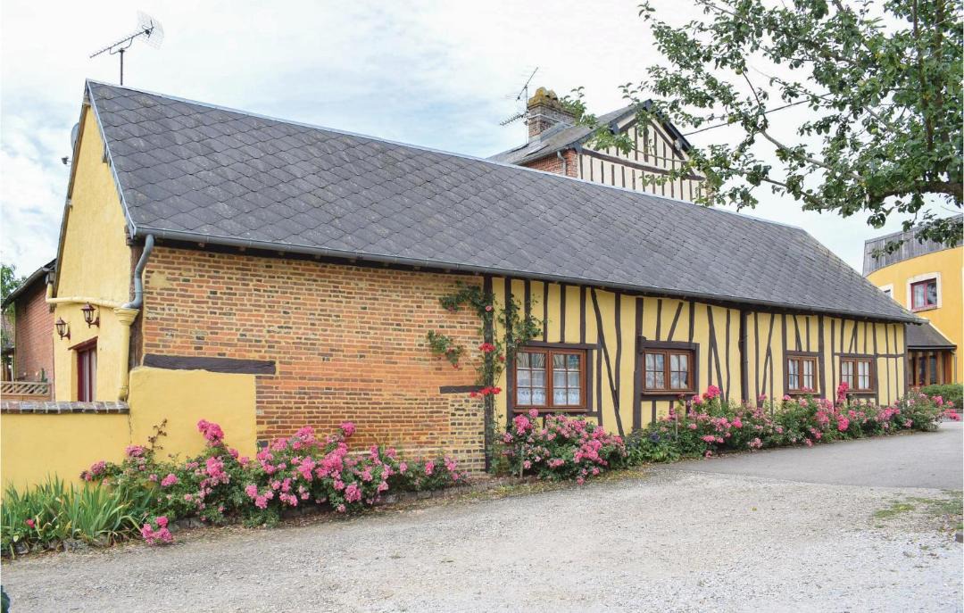 Photo of Buildings in Le Sap