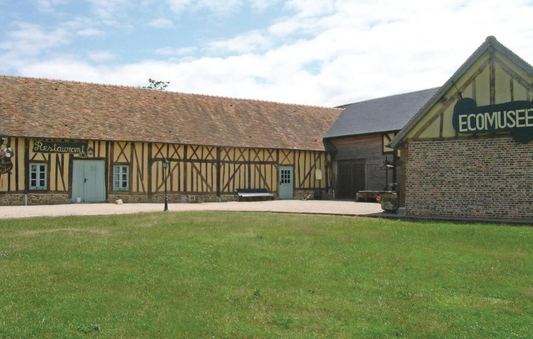 Photo of Buildings in Le Sap