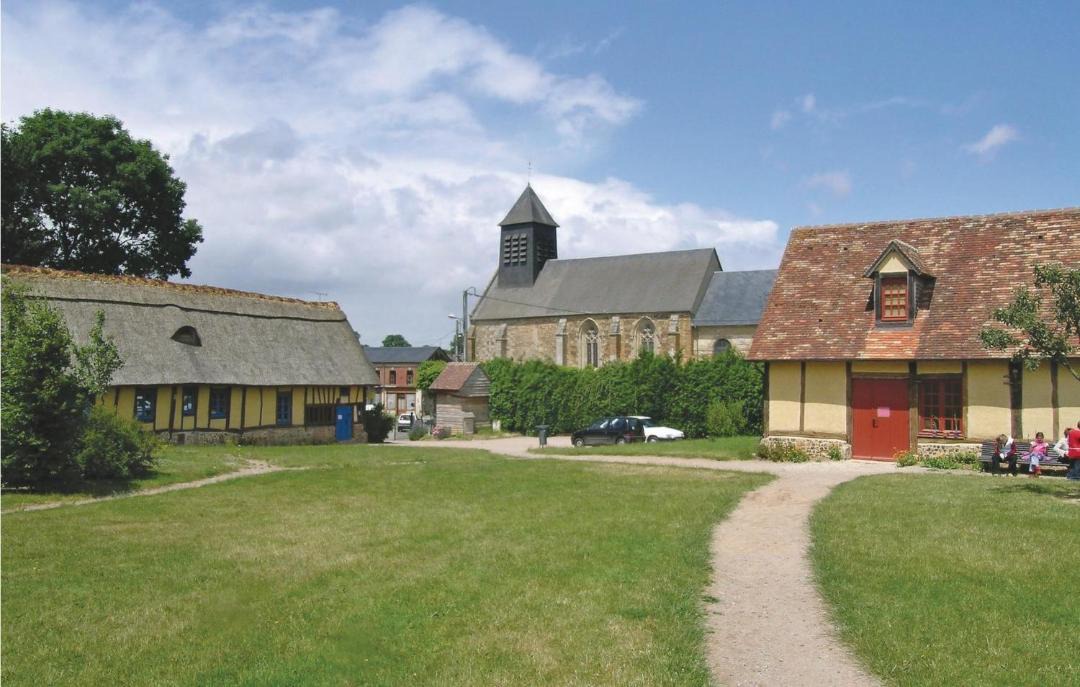 Photo of Buildings in Le Sap