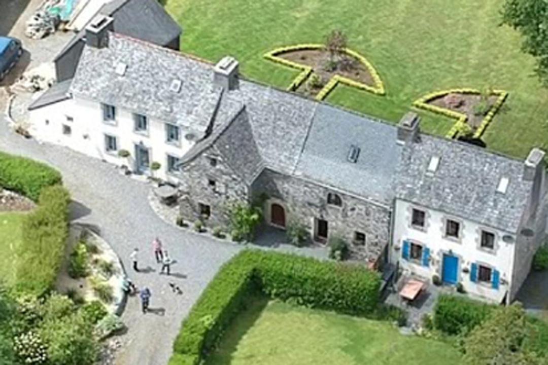 Photo of Buildings in Sizun