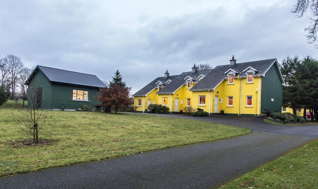 Photo of Buildings in Tinnahinch