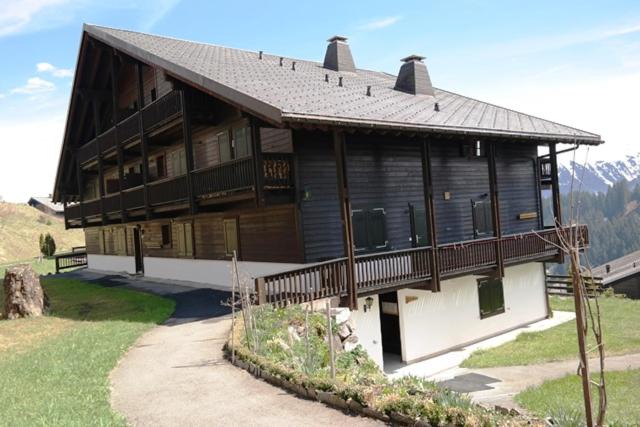 Photo of Buildings in Champoussin