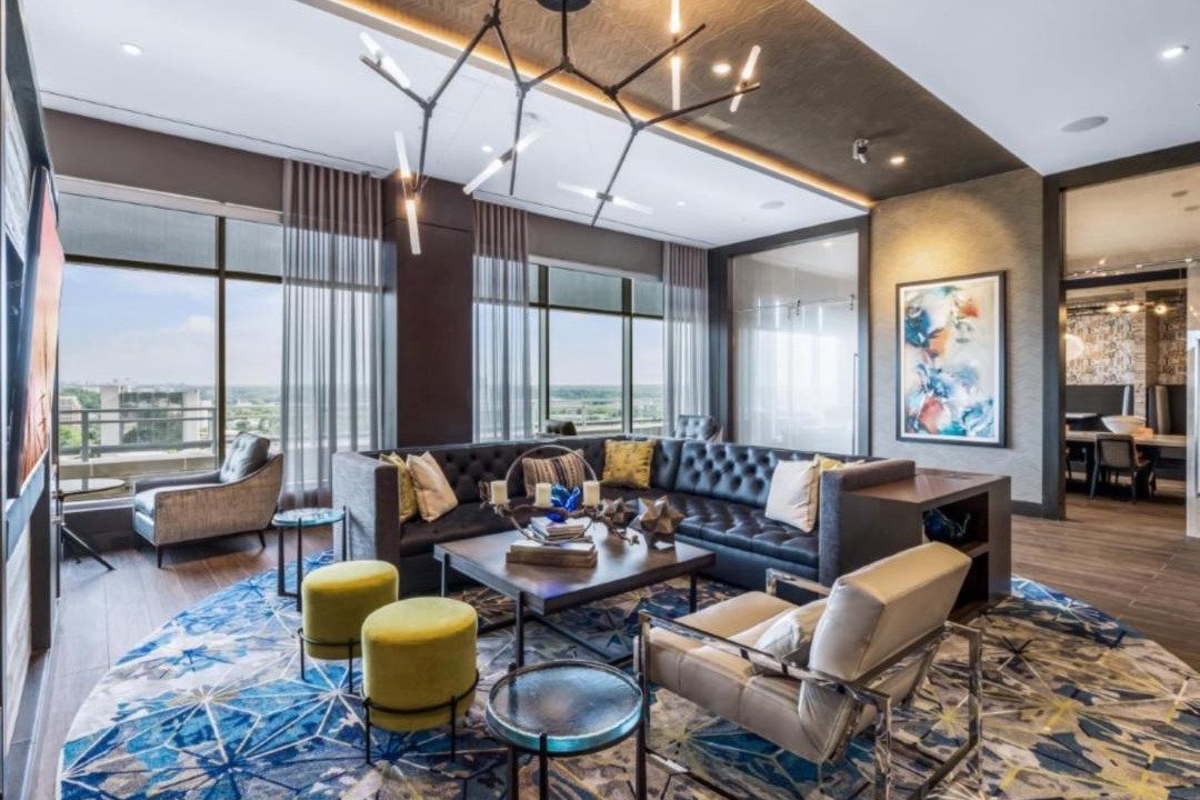 Photo of Livingroom in Woodmont Triangle