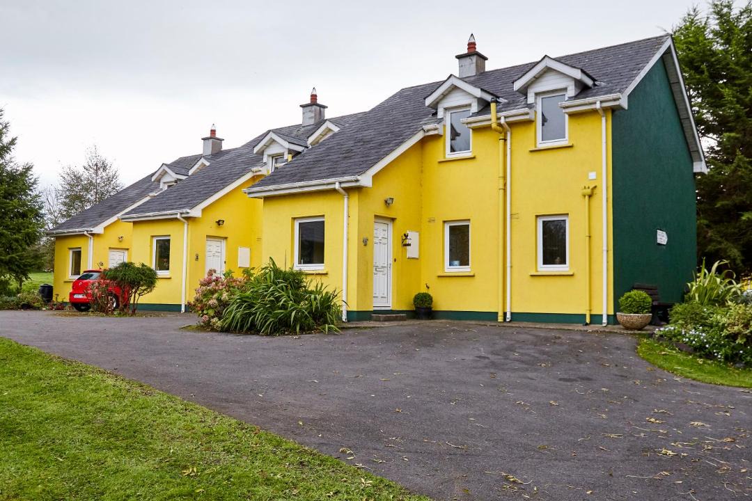 Photo of Buildings in Tinnahinch