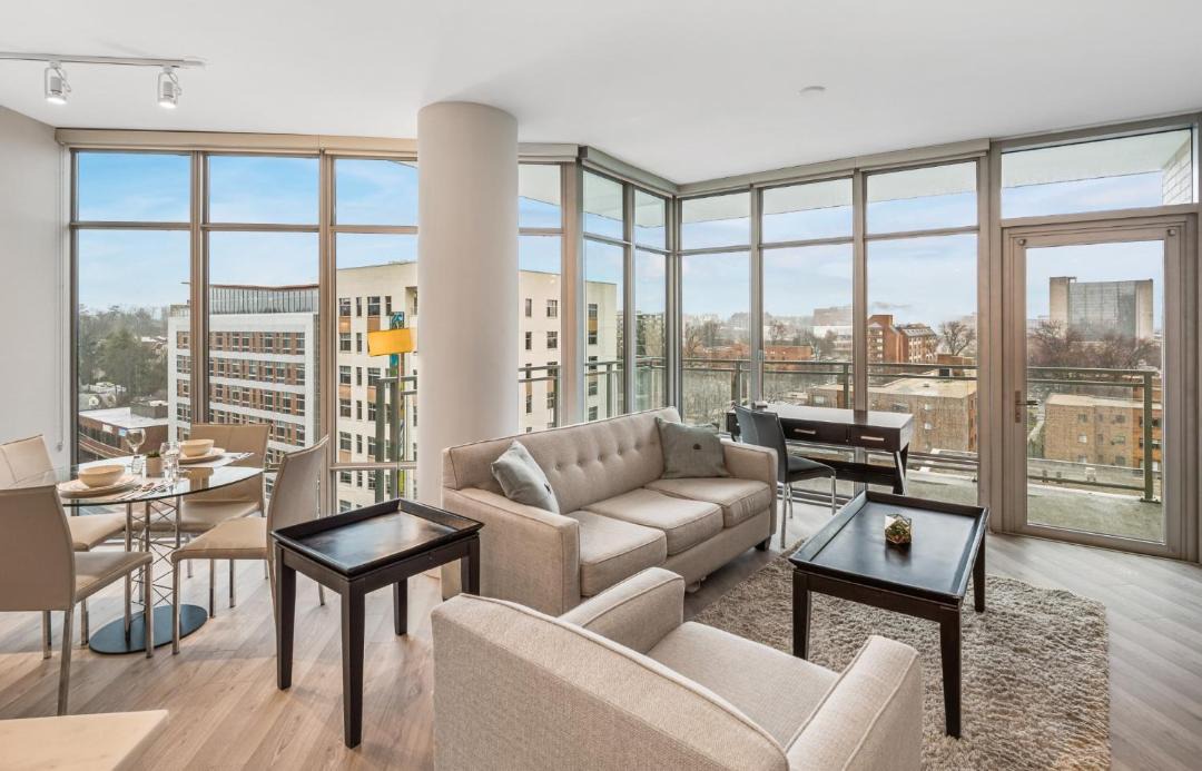 Photo of Livingroom in Woodmont Triangle