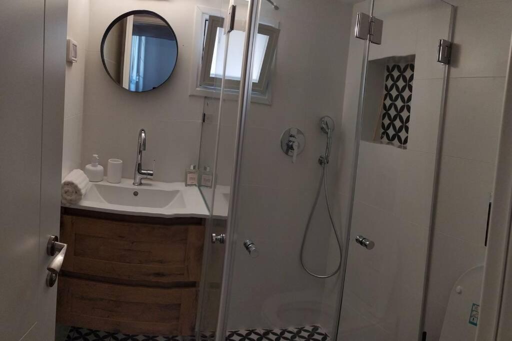 Photo of Bathroom in Katamon