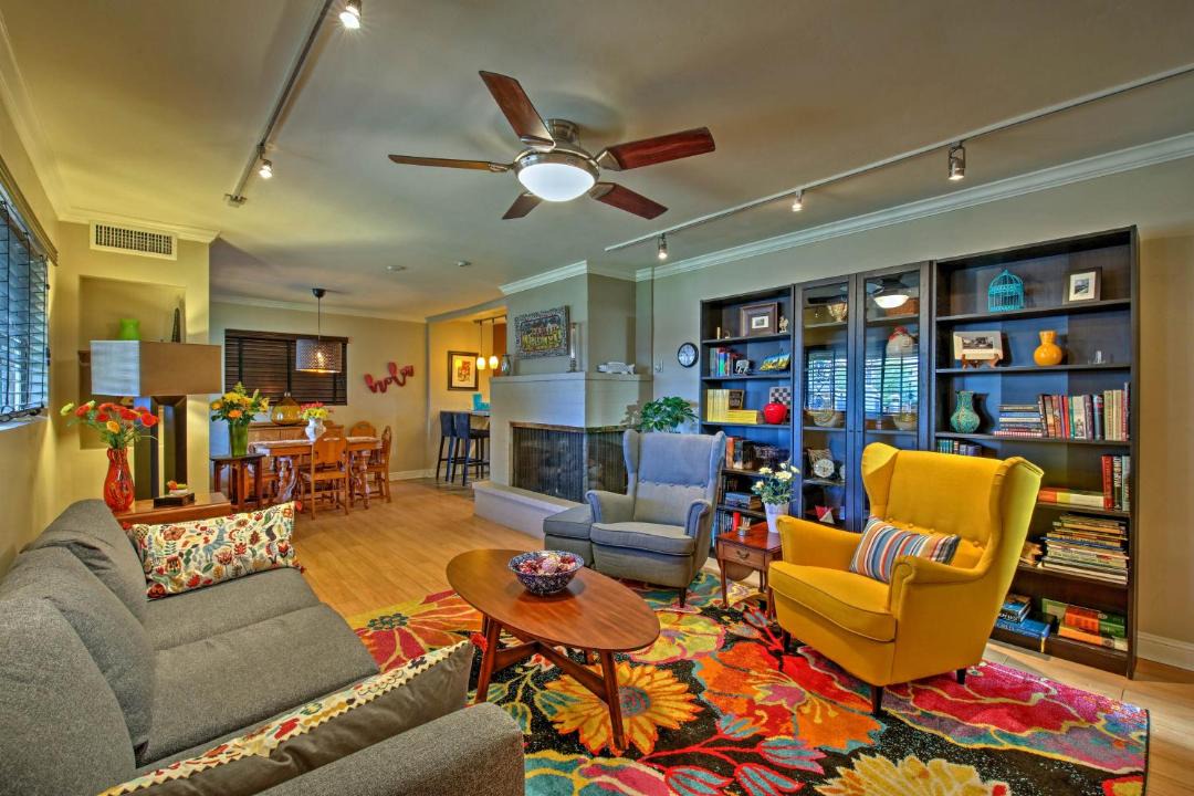 Photo of Livingroom in South Country Club Manor