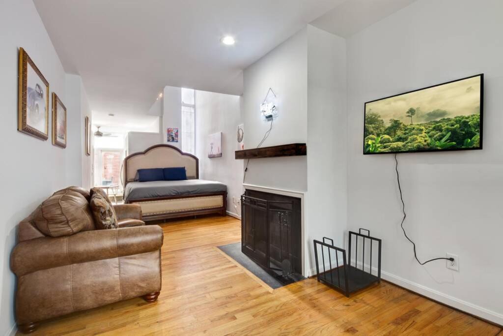 Photo of Livingroom in H Street Corridor