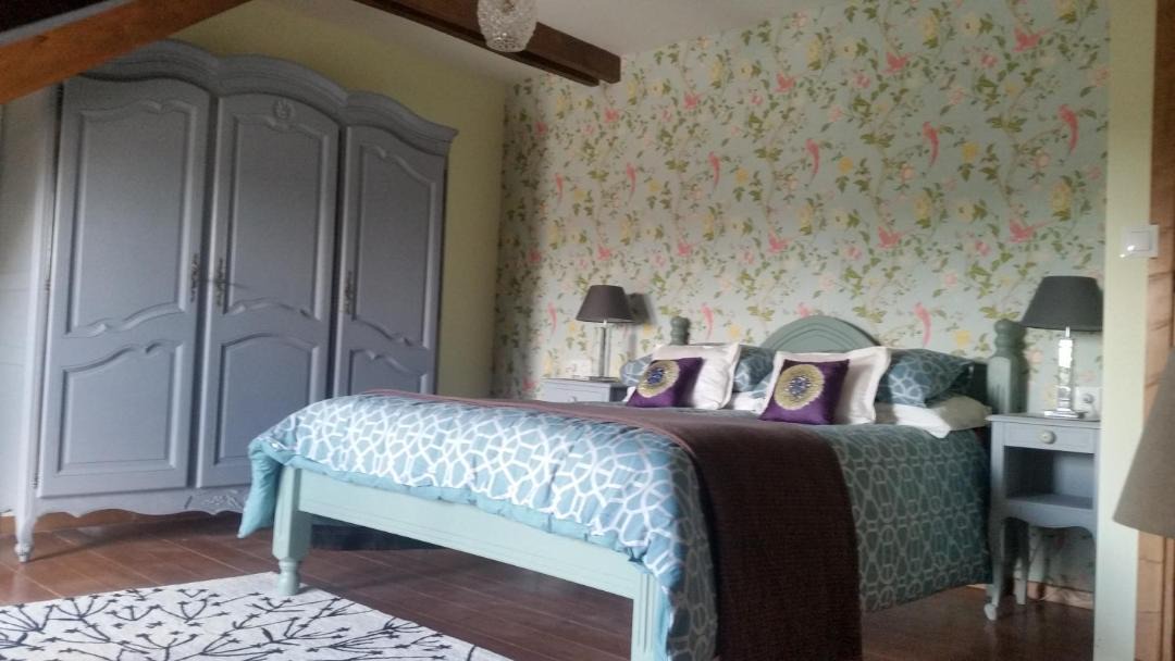 Photo of Bedroom in Cast