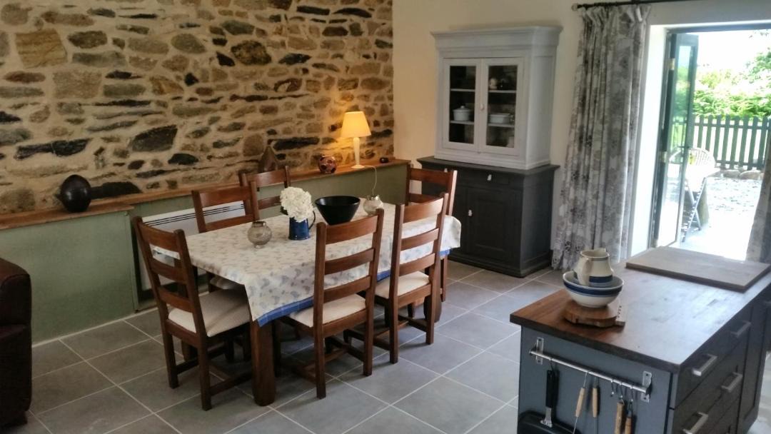 Photo of Kitchen in Cast