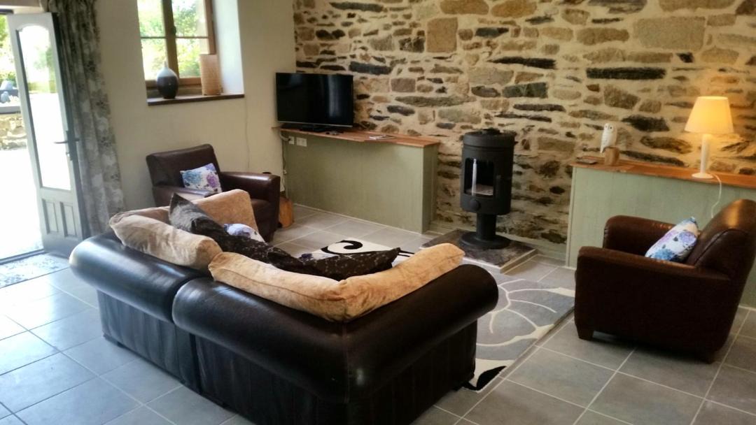 Photo of Livingroom in Cast